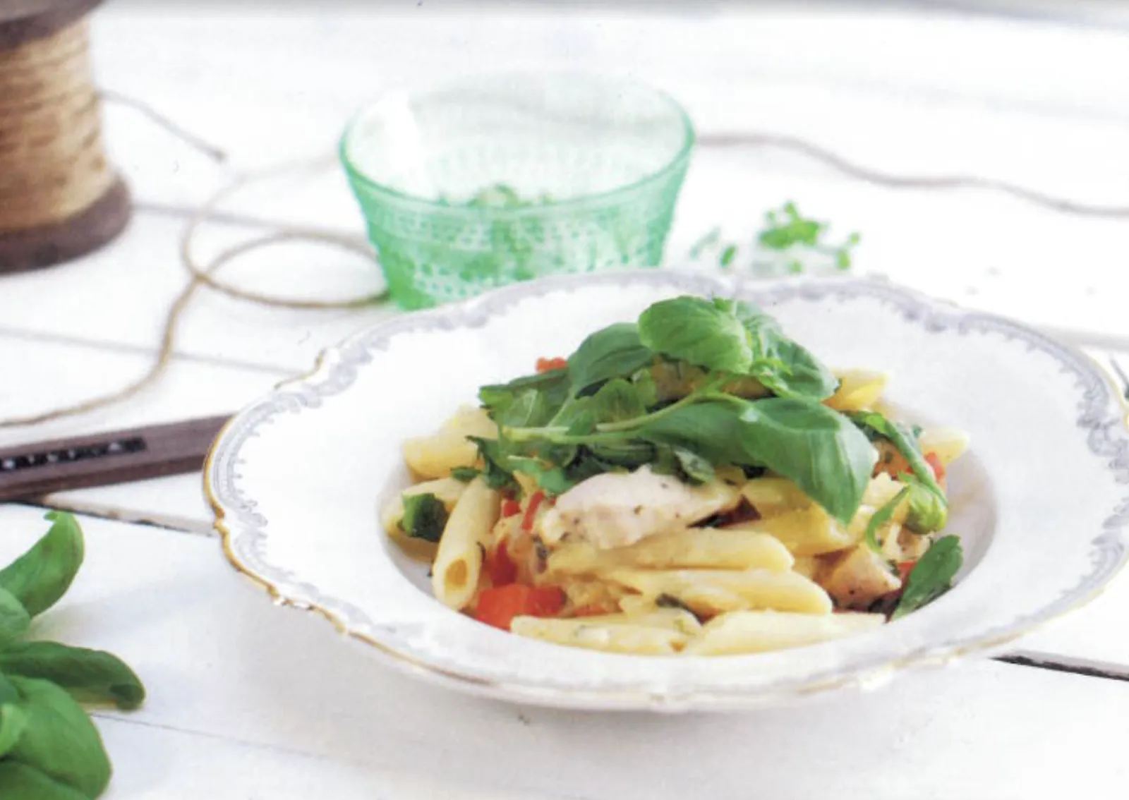 Kalkonpasta med färsk basilika