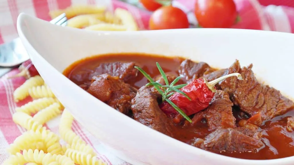 Mustig chiligryta på högrev